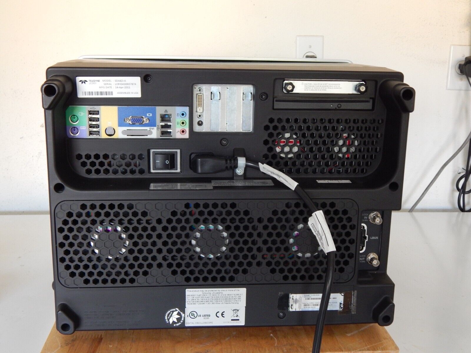 LeCroy SDA820Zi-A oscilloscope w/mfg cal & data 1/25/22 option loaded LeCroy SDA820Zi-A oscilloscope w/mfg cal & data 1/25/22 option loaded
